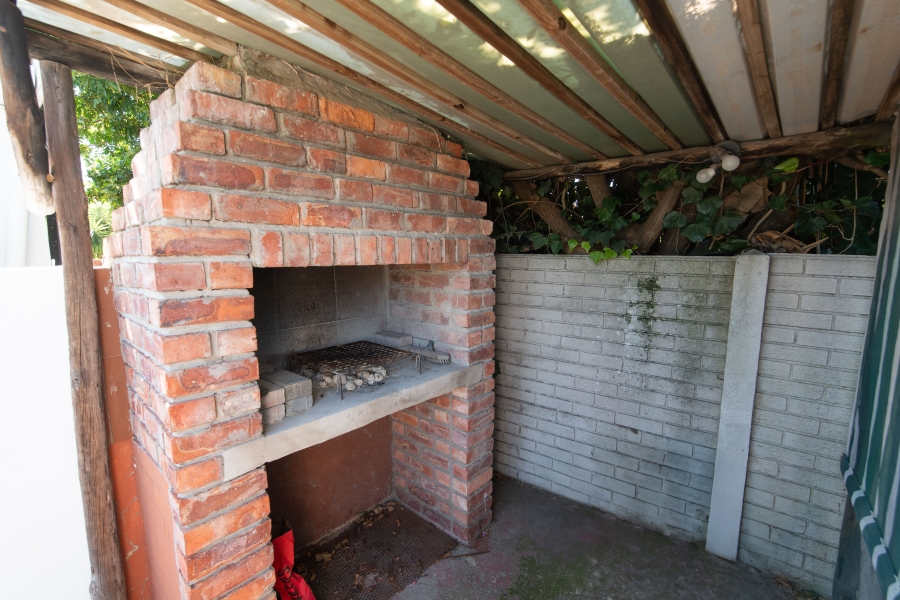 5 Bedroom Property for Sale in Framesby Eastern Cape